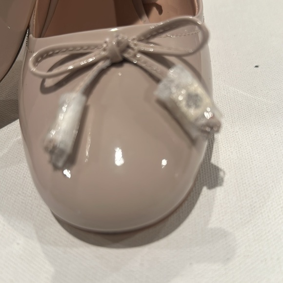 NWOB Kate Spade Beverly Bow Tusk Pattern Pumps with 2” heels. - Picture 2 of 11